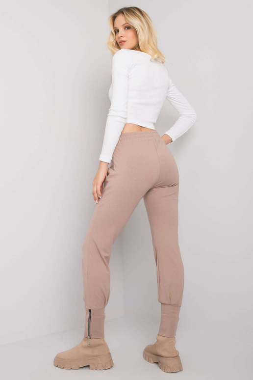 Tamsiai smėlio spalvos sportinės...