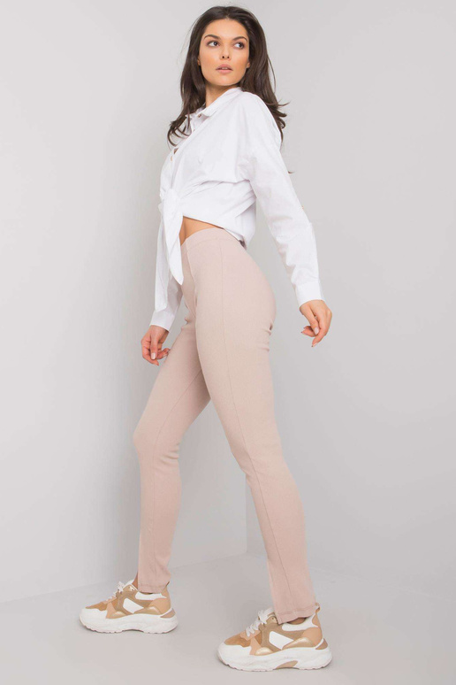 Šviesiai smėlio spalvos laisvalaikio...