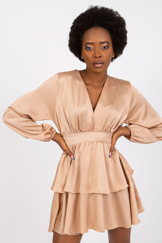 Šviesiai smėlio spalvos suknelė su... Šviesiai smėlio spalvos suknelė su...