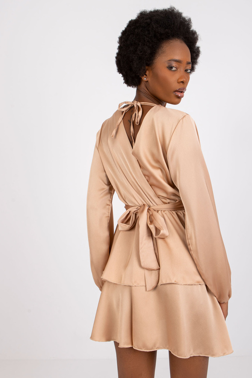 Šviesiai smėlio spalvos suknelė su... Šviesiai smėlio spalvos suknelė su...