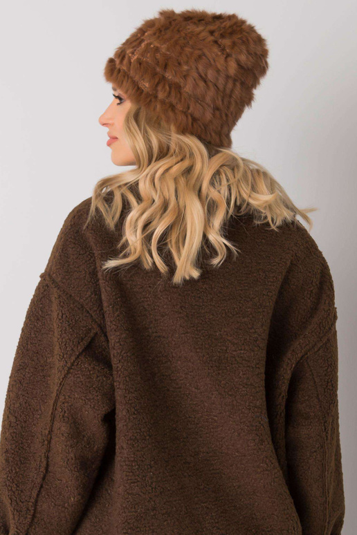 Šviesiai rudos spalvos kailinė kepurė