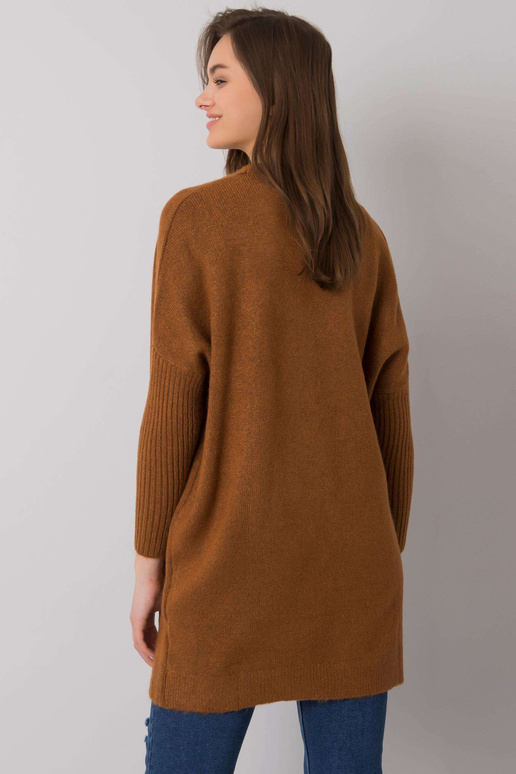 Šviesiai rudas megztinis su kišenėmis...