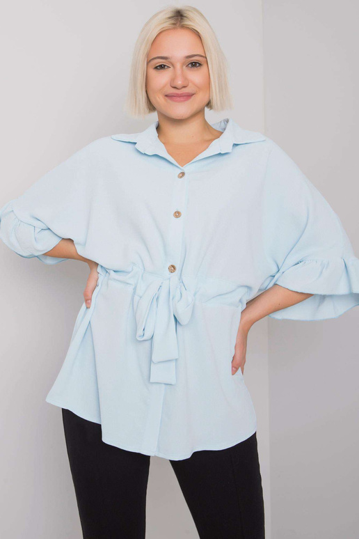 Šviesiai mėlyna palaidinė su įrišimu... Šviesiai mėlyna palaidinė su įrišimu...