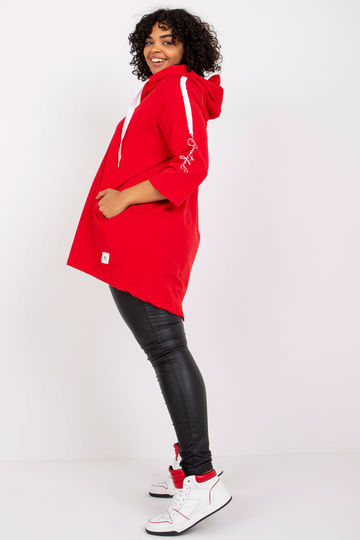 Miley raudonas plius dydžio... 2