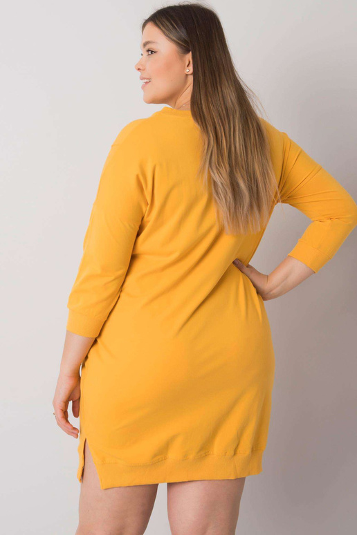 Geltona didelio dydžio suknelė su... Geltona didelio dydžio suknelė su...