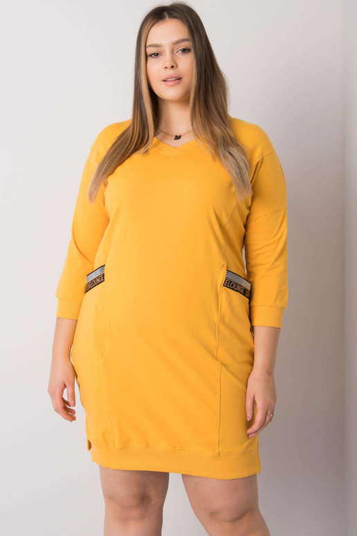 Geltona didelio dydžio suknelė su... Geltona didelio dydžio suknelė su...