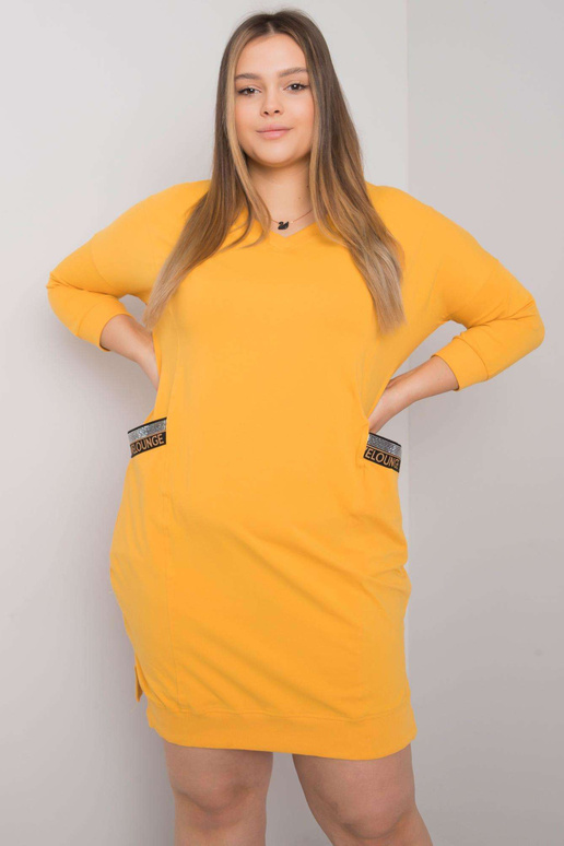 Geltona didelio dydžio suknelė su... Geltona didelio dydžio suknelė su...