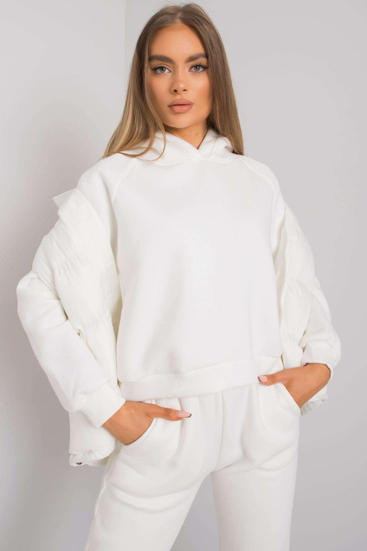 Baltas komplektas su Aysel liemene