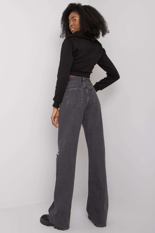 Juodi tiesūs džinsai su skylutėmis...