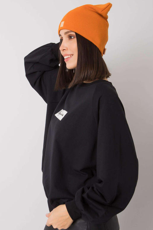 Šviesiai oranžinė moteriška kepurė