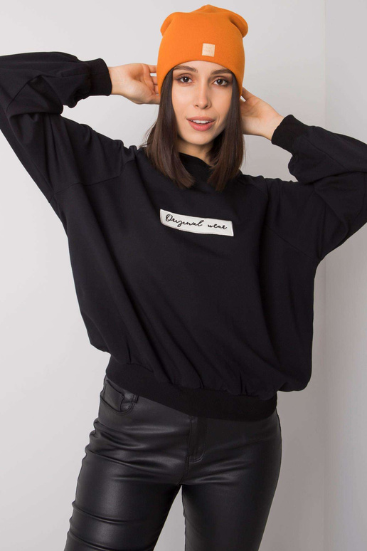 Šviesiai oranžinė moteriška kepurė