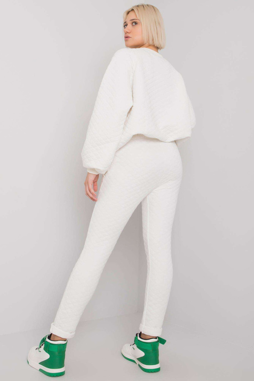 Ecru dviejų dalių dygsniuotas...