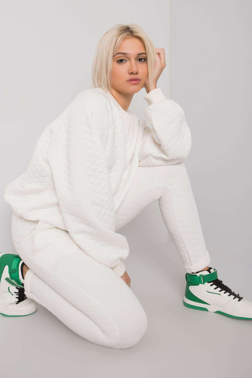 Ecru dviejų dalių dygsniuotas...