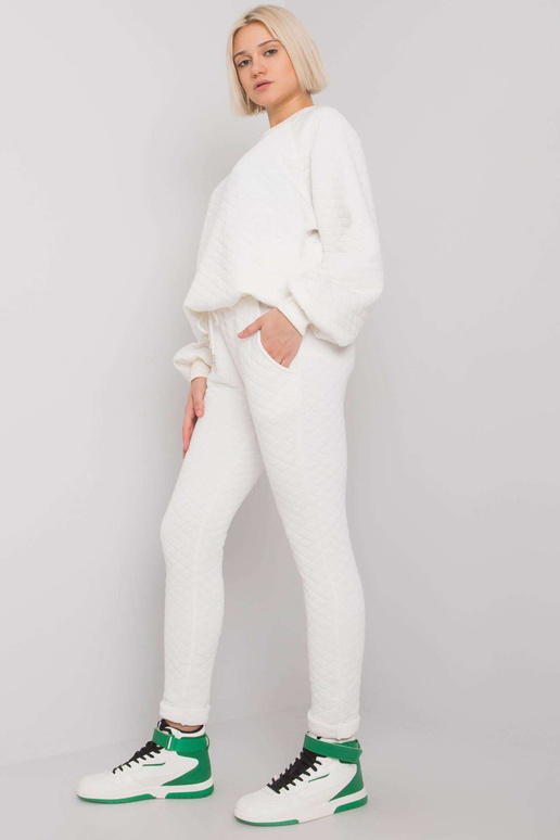 Ecru dviejų dalių dygsniuotas...