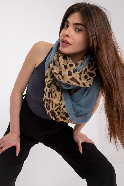 Mėlynas kaminas su leopardo raštu