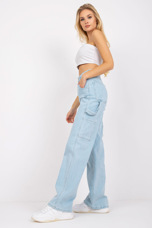 Šviesiai mėlyni džinsai moterims...