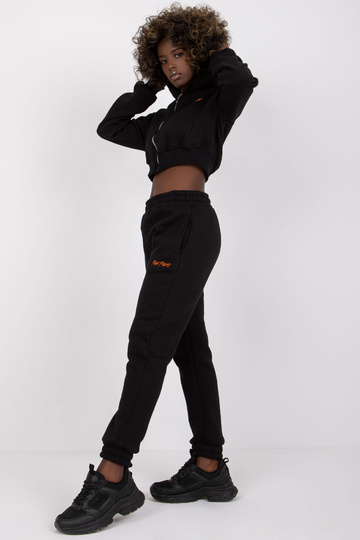 Juodas dviejų dalių dviejų...