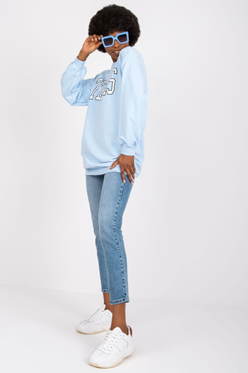 Šviesiai mėlyni megztiniai...