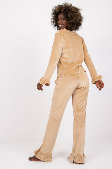 Šviesiai smėlio spalvos...