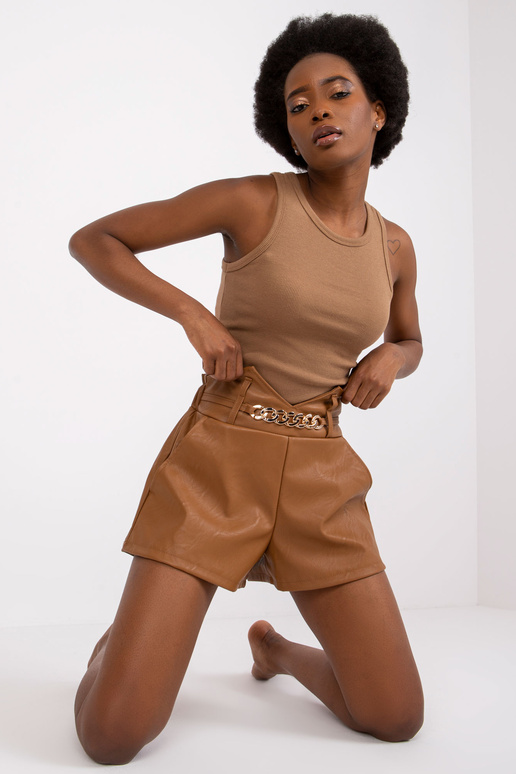 Iwetta Camel Leatherette šortai Iwetta Camel Leatherette šortai