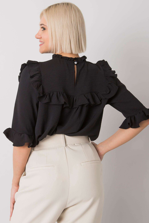 Juoda palaidinė su raukšlėmis... Juoda palaidinė su raukšlėmis...