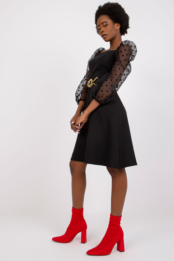 Juoda elegantiška suknelė...