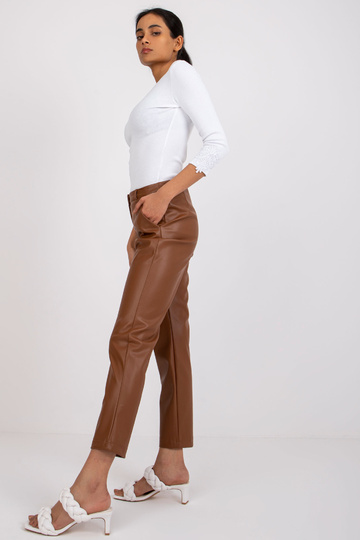 Šviesiai rudos odos...