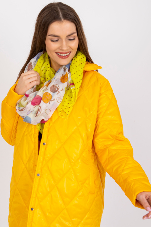 Baltai geltonas šalikas su spaudiniais