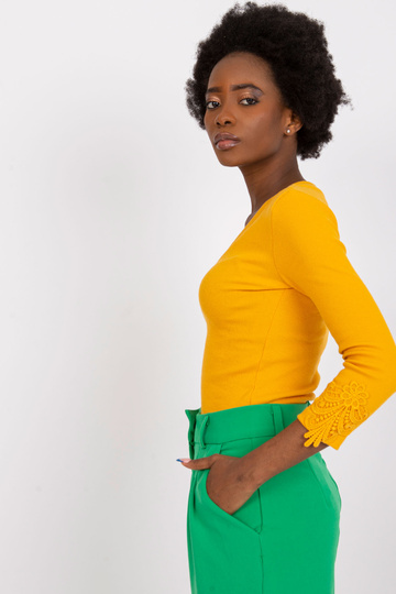 Šviesiai oranžinė dryžuota...