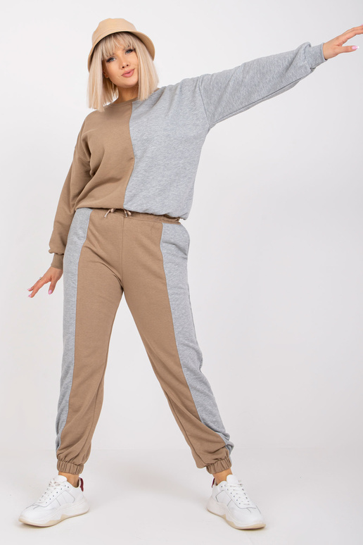 Tamsiai smėlio spalvos pilkas plius... Tamsiai smėlio spalvos pilkas plius...