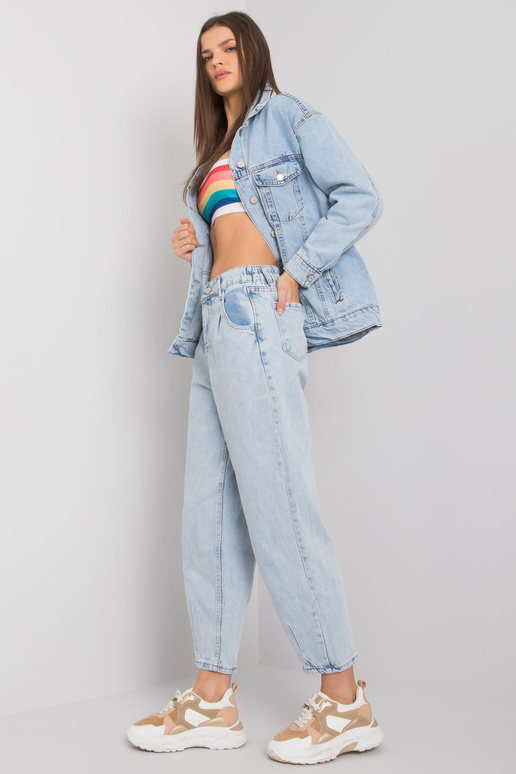 Mamos Juney šviesiai mėlynos...