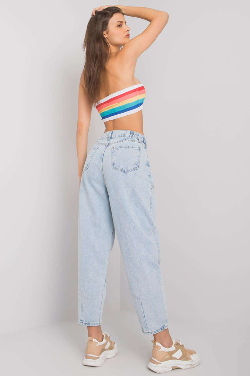 Mamos Juney šviesiai mėlynos...