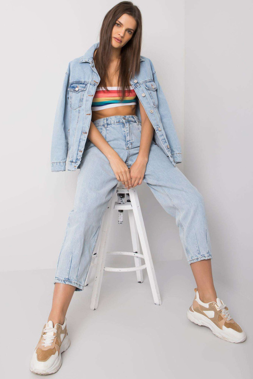 Mamos Juney šviesiai mėlynos...