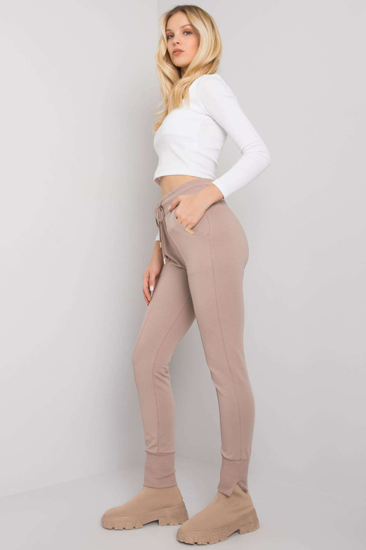 Tamsiai smėlio spalvos sportinės...