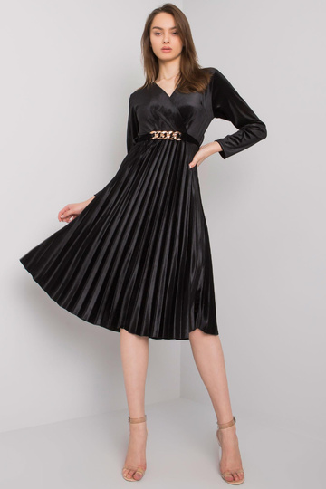 Juoda veliūrinė suknelė su... 2