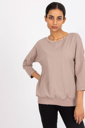 Tamsiai smėlio spalvos...