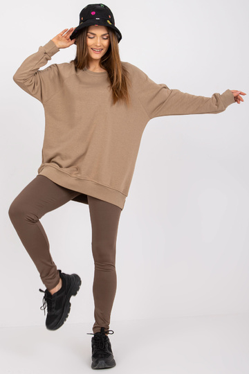 Tamsiai smėlio spalvos...