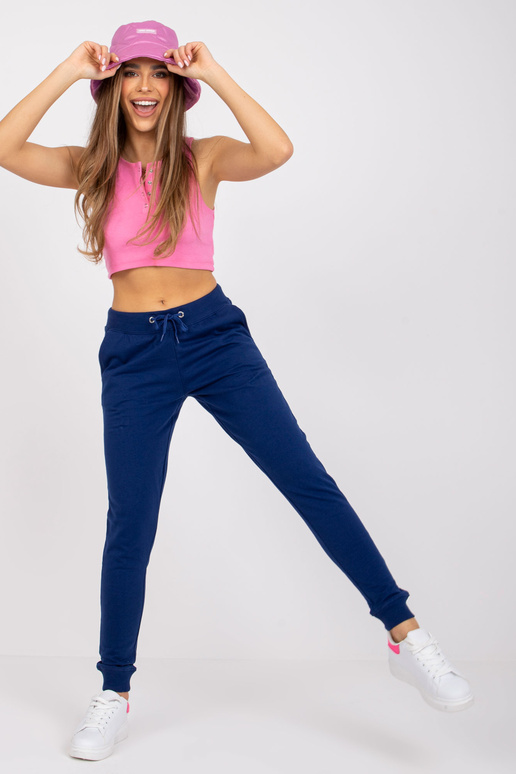 Tamsiai mėlynos sportinės kelnės...