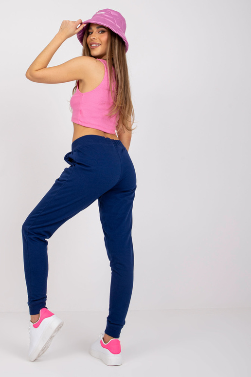 Tamsiai mėlynos sportinės kelnės...