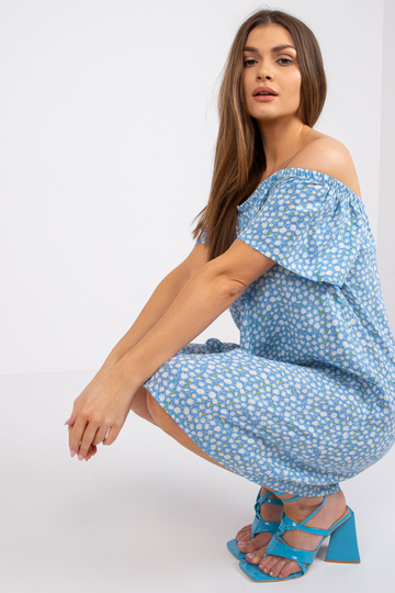 Šviesiai mėlynos spalvos...