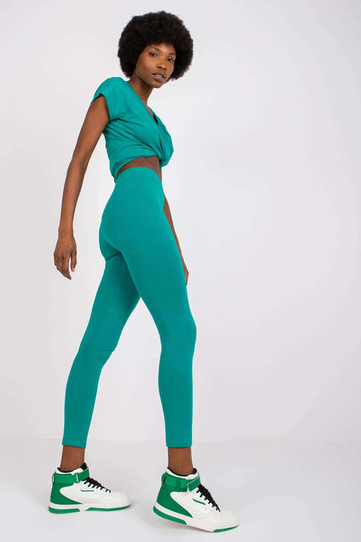 Tamsiai žalios moteriškos...