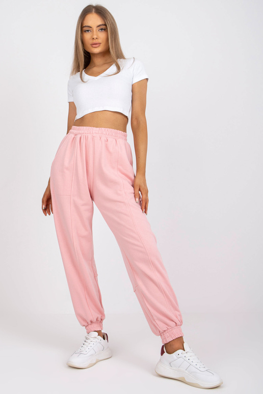 Birželio mėnesio rožinės kelnės...