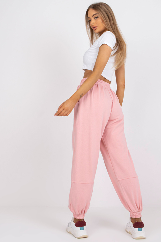 Birželio mėnesio rožinės kelnės...