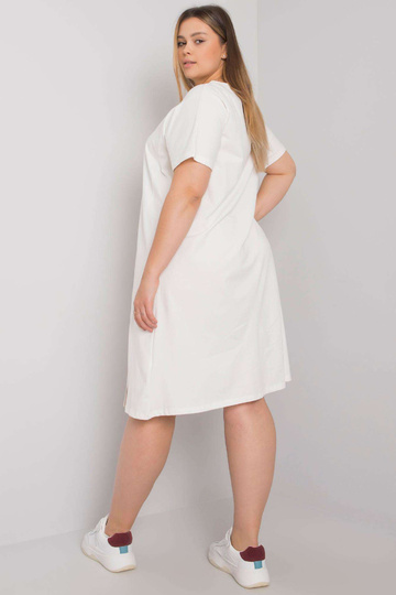 „Lucy's Ecru Plus Size“...