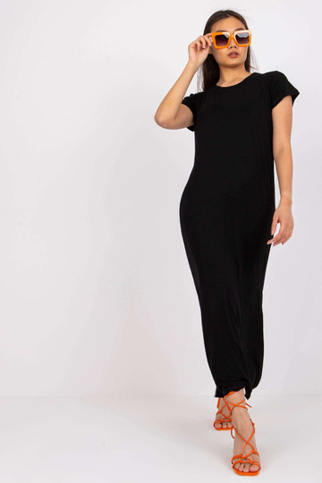 Juoda suknelė su skeltukais...