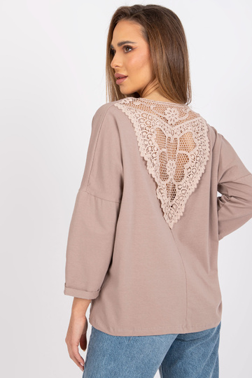 Tamsiai smėlio spalvos...