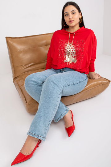 Raudona plius dydžio...