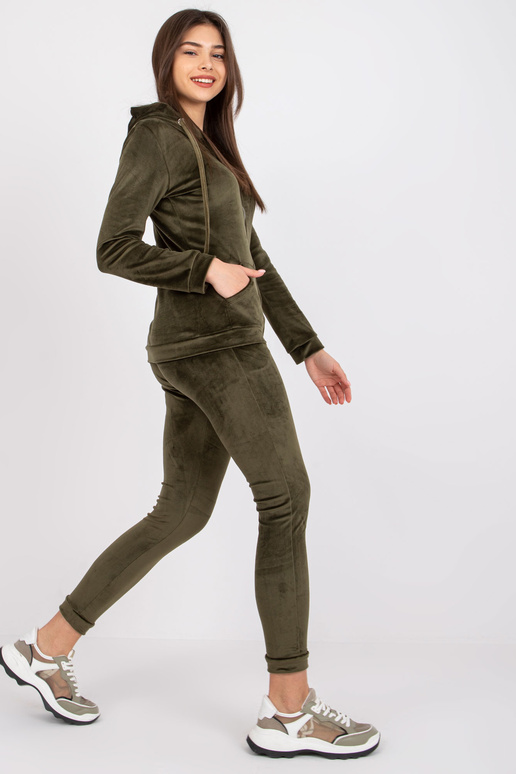 Chaki spalvos veliūrinis komplektas... Chaki spalvos veliūrinis komplektas...