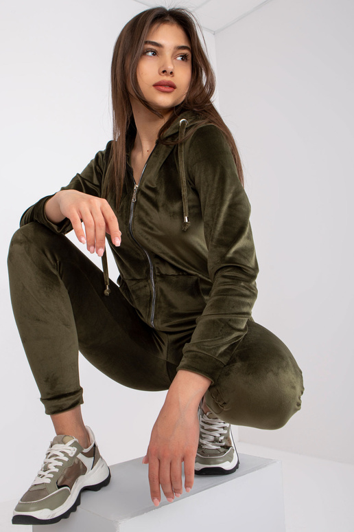 Chaki spalvos veliūrinis komplektas... Chaki spalvos veliūrinis komplektas...