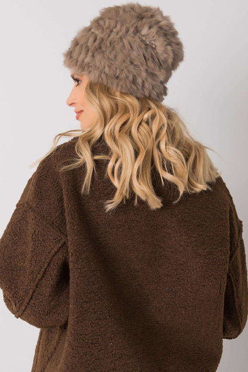 Tamsiai smėlio spalvos...